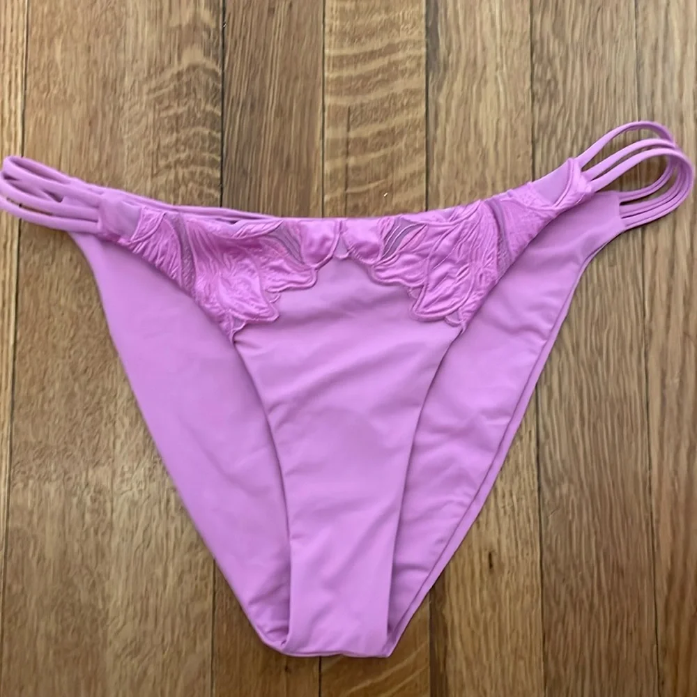 l*space‎ Claude Classic Bikini Bottom in Rosebud Embroidered Large NEW
